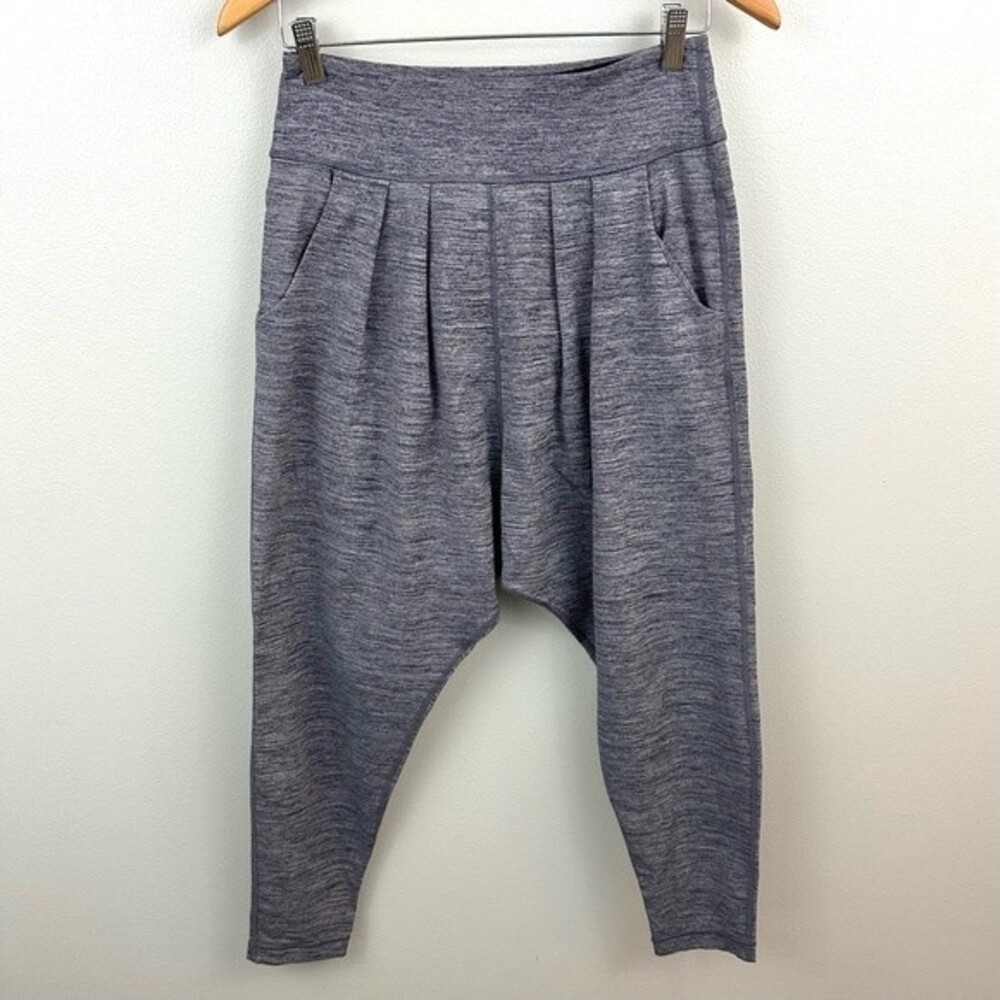 Lululemon Heathered Deep Indigo Happy Hatha Crop Size 4 Gym Workout
